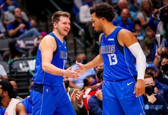 篮球比赛中 篮球比赛中