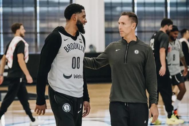 队后卫线上 队后卫线上